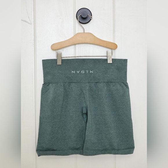 🏋‍♀️ NVGTN Forest Green Pro Seamless Shorts Medium 🏋‍♀️ - Picture 5 of 6